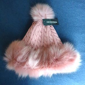 NWT knitted toque with faux fur detail